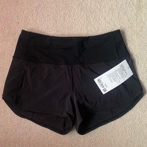 Lululemon Size 6 Black HR Short 2.5” *lined